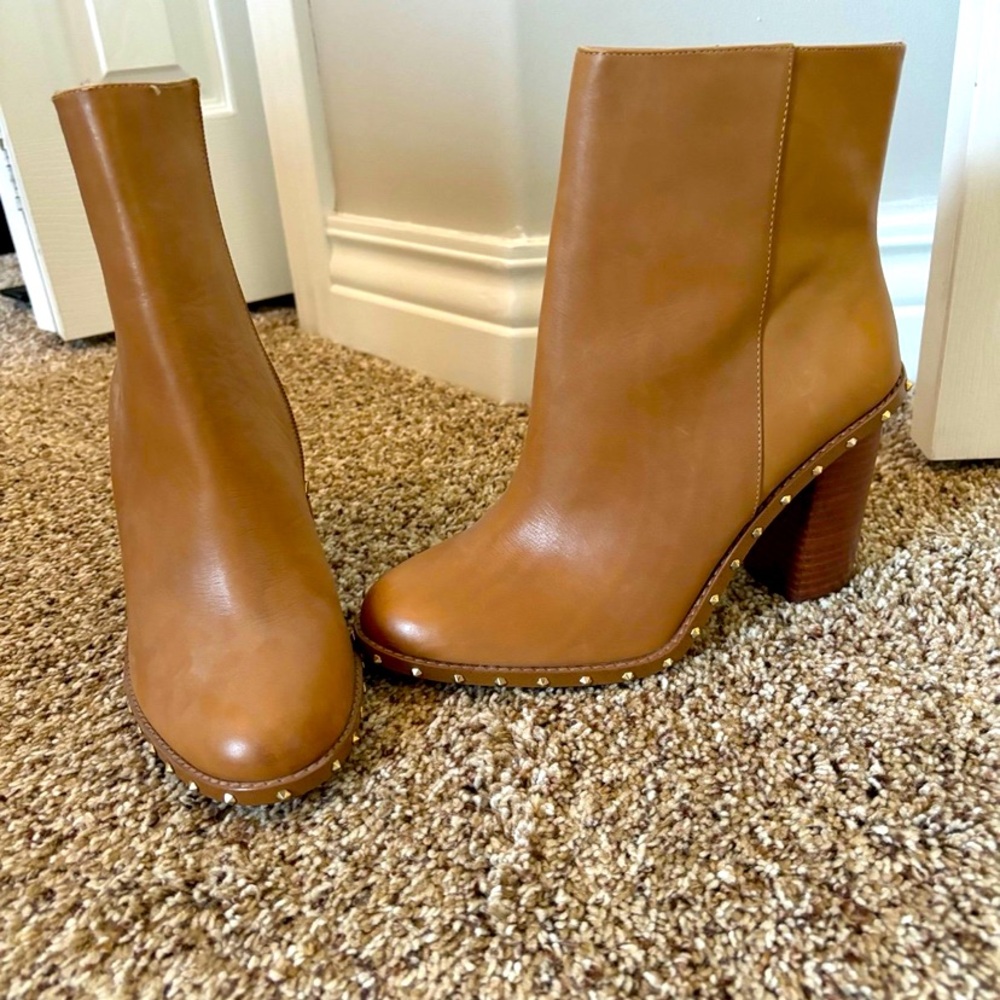 Gianni Bini boots size 10. Never worn. Retail $130